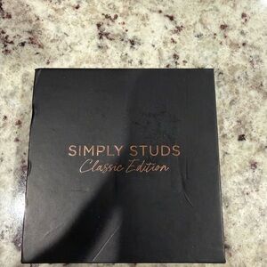 Bomb Party Simply Studs Classic Edition!